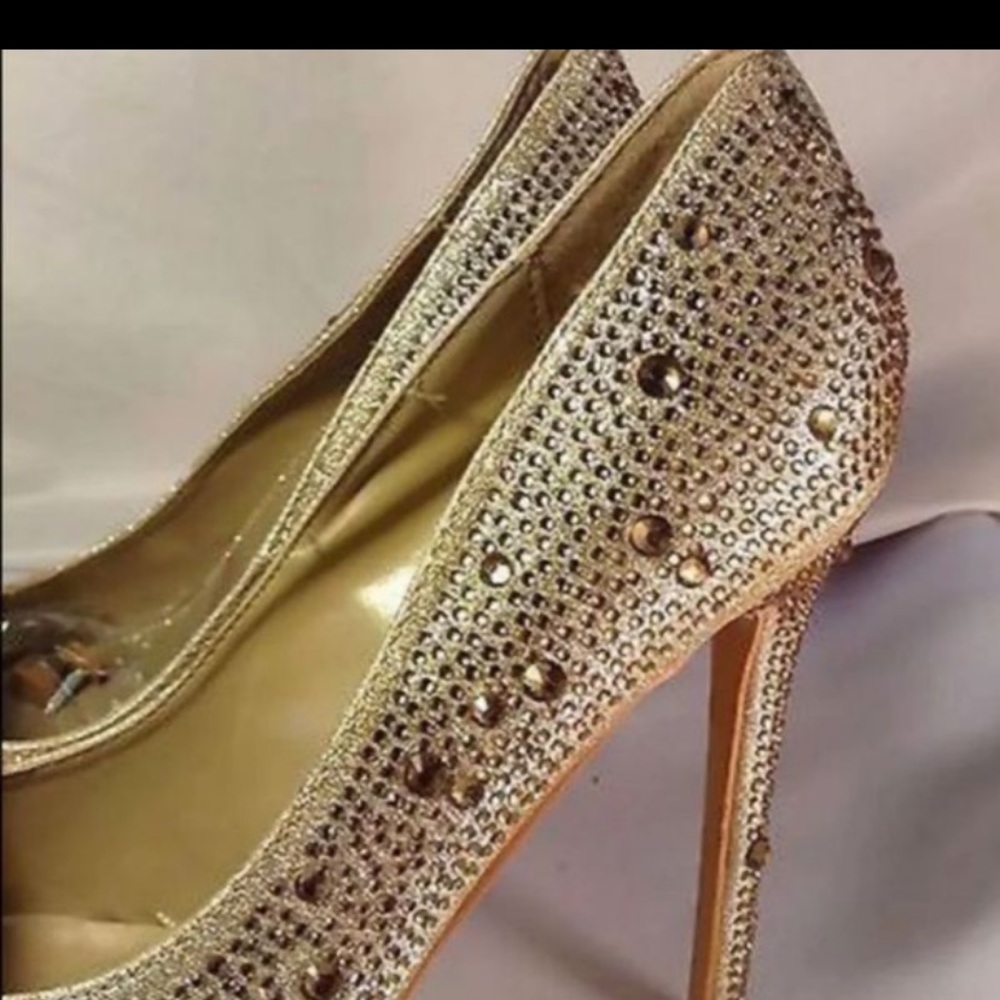 Heels - Picture 3 of 3